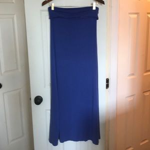 Medium stem long blue skirt